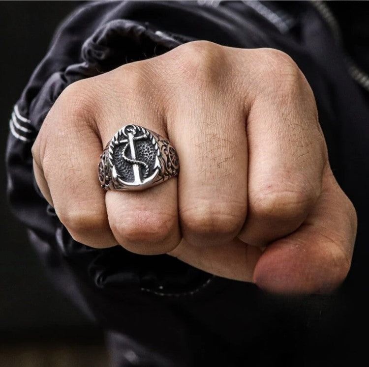 Men's Retro Anchor Ring in antique silver, featuring anchor and ship rudder design, worn on hand.
