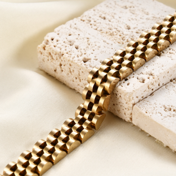 Silver stainless steel luxury brick bracelet for men, handmade by T.M.J, 10mm width, adjustable to 21cm length.