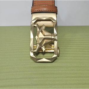 Men’s tan patterned leather belt by TMJ with gold bull’s head buckle, showcasing the stylish leather strap and detailed hardware.